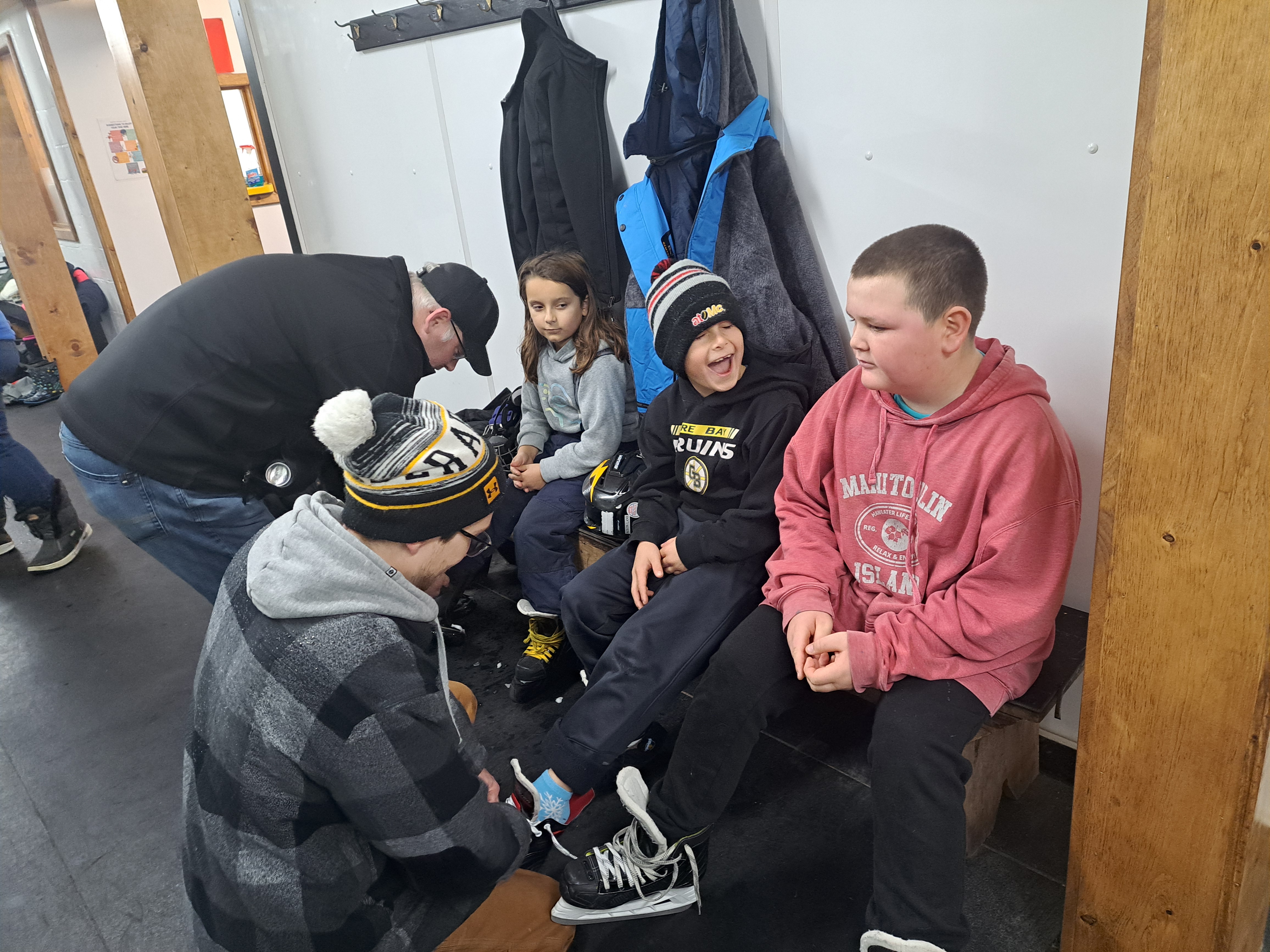 kids getting skates tied