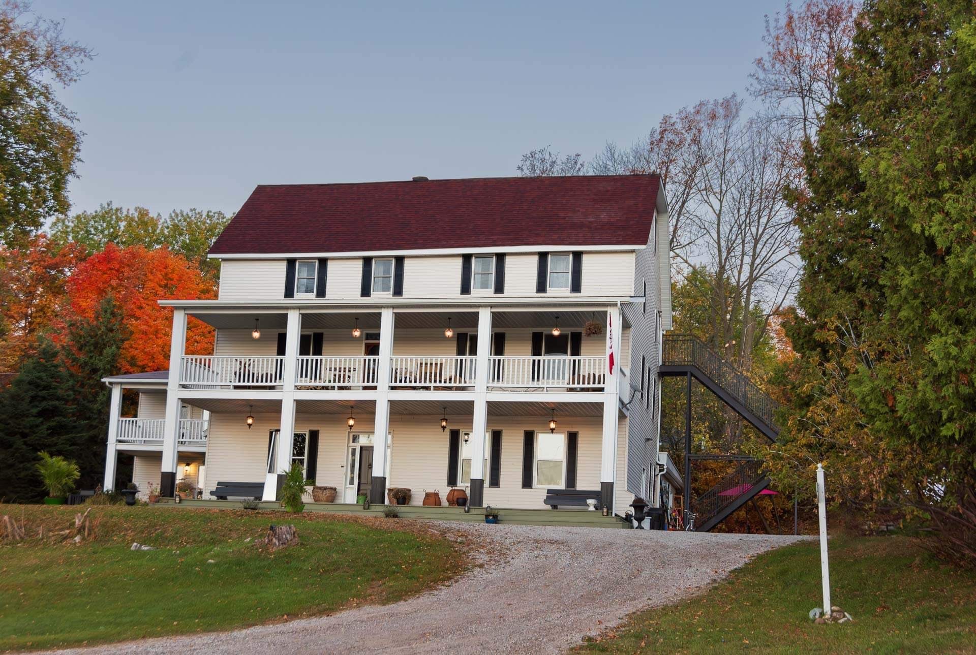 A picture of the outside of the Queen's Inn. A picturesque victorian home.